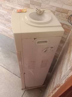 water dispenser with freezer