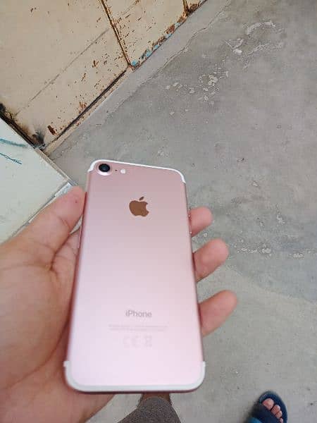 iphone 7 pta approved 32 gb , panel genuine and battery 75 on service 1