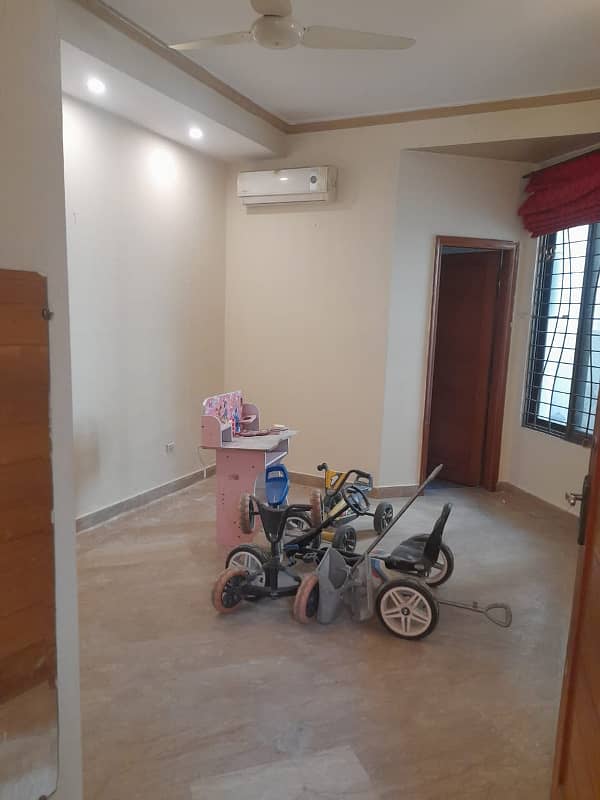 5 Marla Beautiful House Available in XX Block Phase 3 DHA Lahore 10