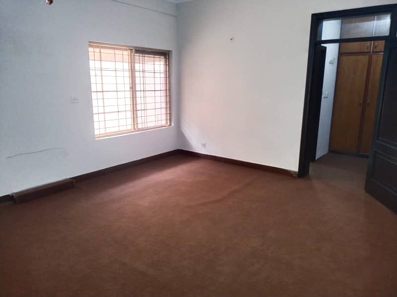 1 Kanal Upper Portion House with Separate Gate Available for Rent in Z Block Phase 3 DHA Lahore 8