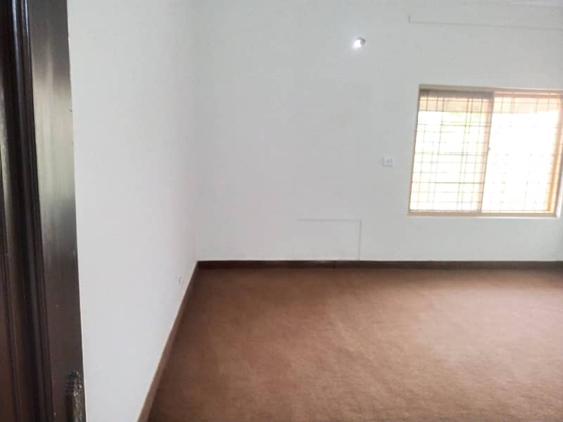 1 Kanal Upper Portion House with Separate Gate Available for Rent in Z Block Phase 3 DHA Lahore 9