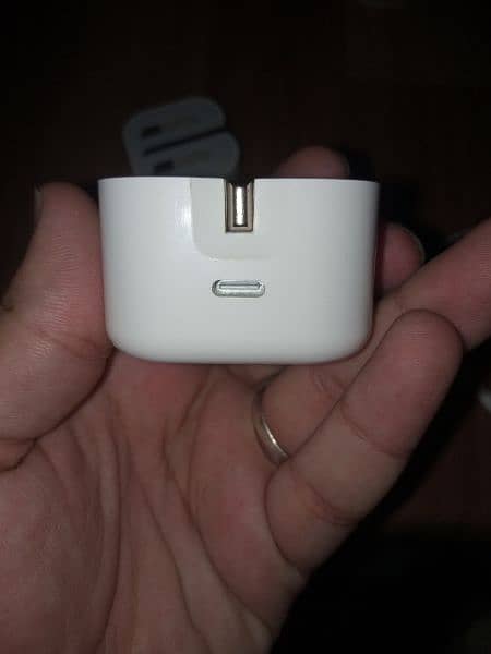 Apple Orignal Charger 1