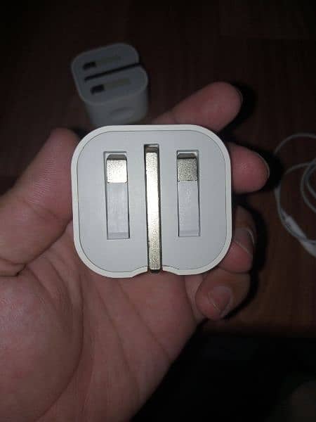 Apple Orignal Charger 2