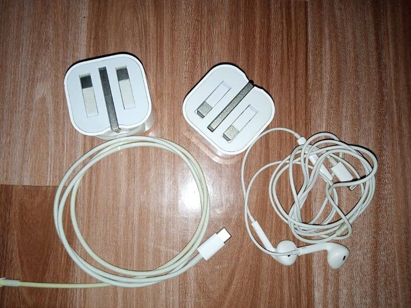 Apple Orignal Charger 3