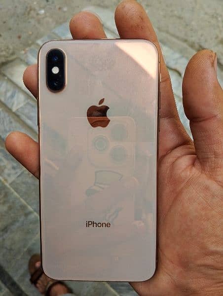 iphone XS Gold color 5