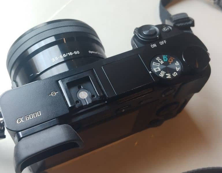 SONY A6000 CAMERA WITH 16-50mm KIT LENSE 0