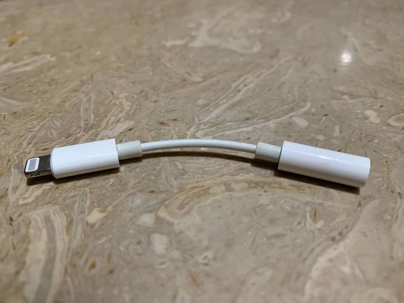 Apple Lightning to 3.5mm Connector Orignal 0