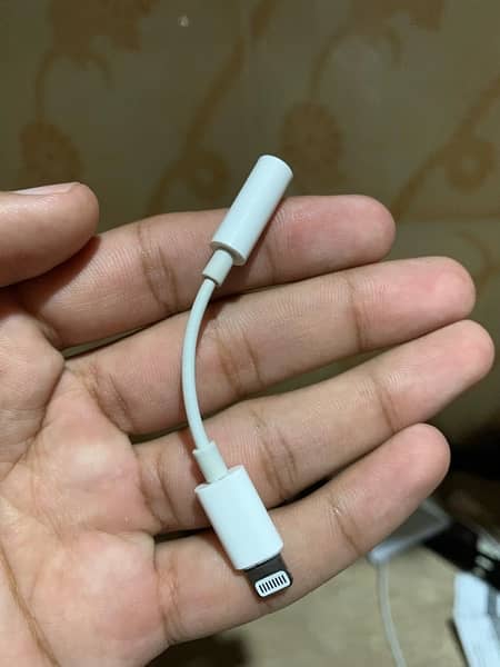 Apple Lightning to 3.5mm Connector Orignal 1