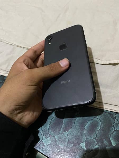 iphone xr nonpta 10/10 condition bettery halth 85 4