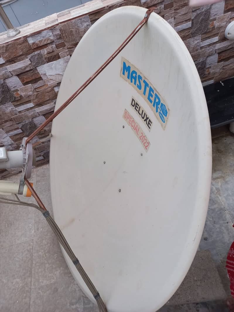 2 Dish Antenna, with receiver and remote complete set almost New 2