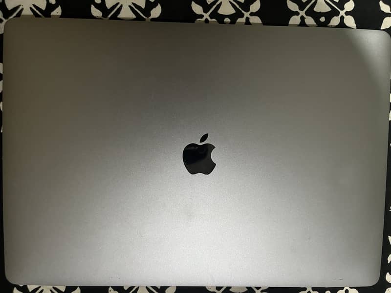 MacBook Pro (16-inch, 2019) 1