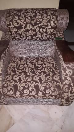 5 seater sofa set. . . . like new codition. !