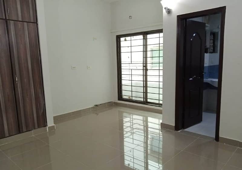 3 Bed Apt Available for rent in Askari 11 Lahore 11