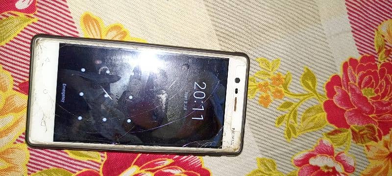 nokia 3 daba mobile ha condition ap kay samnay ha  chalta bil kul ok 10