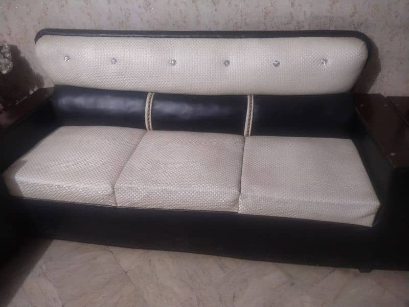 sofa in very good condition 3