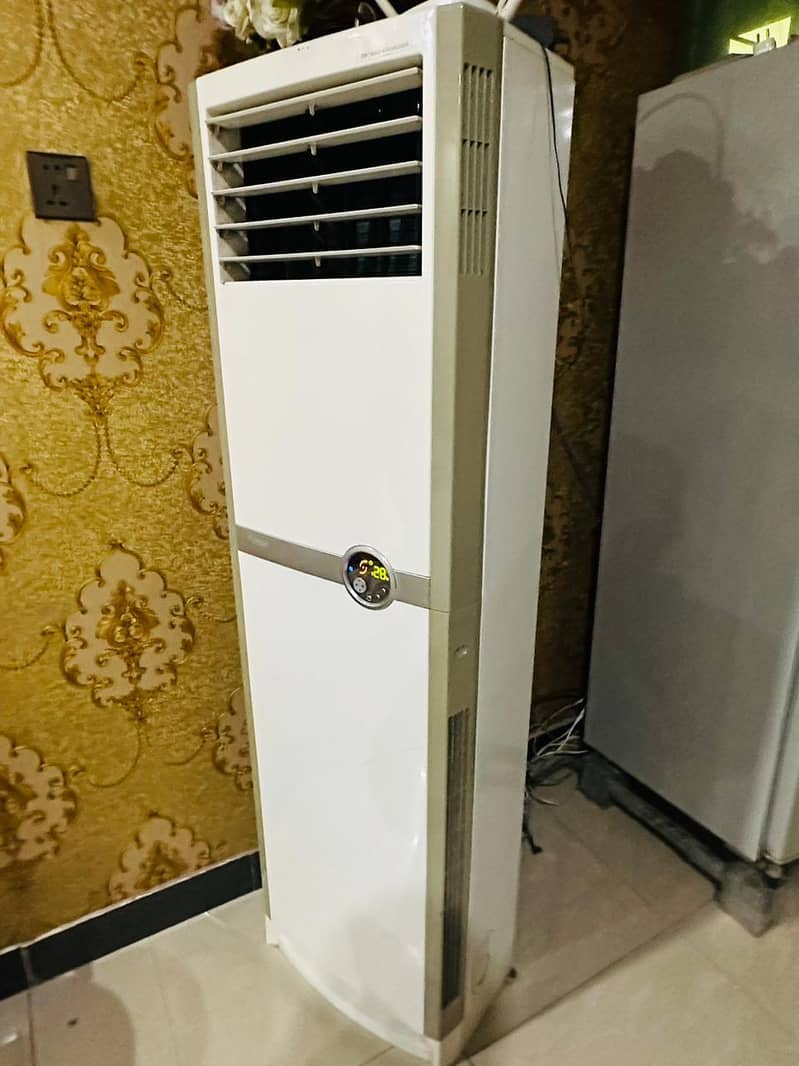 2 ton Gree Cabinet Non inverter for Urgent Sale without any problem 1