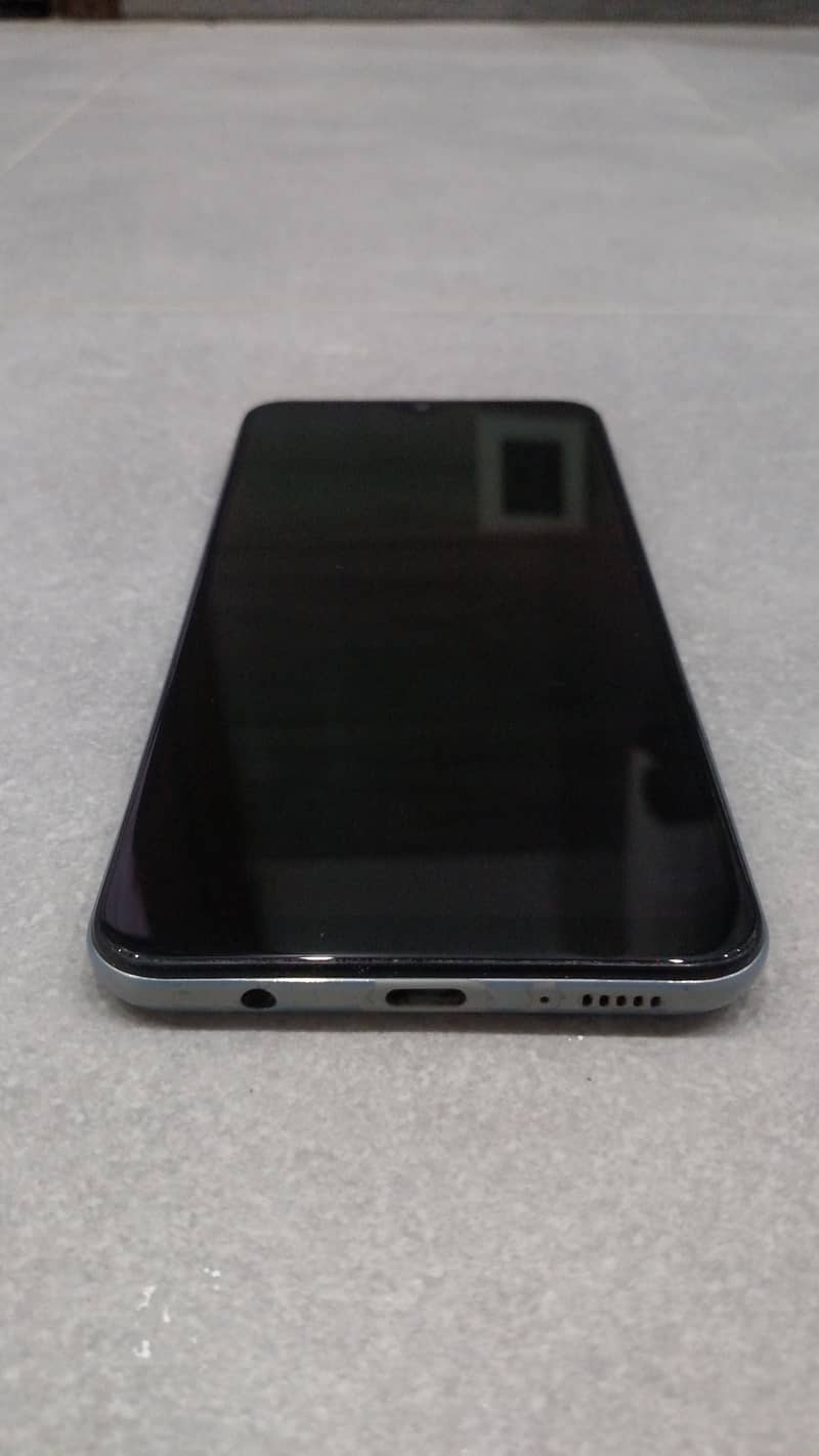 Samsung A50 4/128 all ok 9/10 condition only fingerprint not working 6