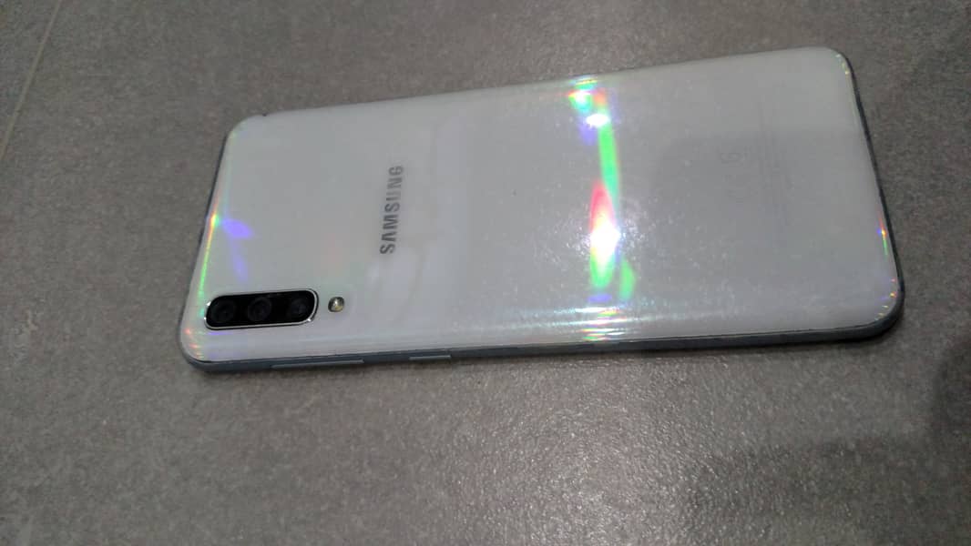 Samsung A50 4/128 all ok 9/10 condition only fingerprint not working 12