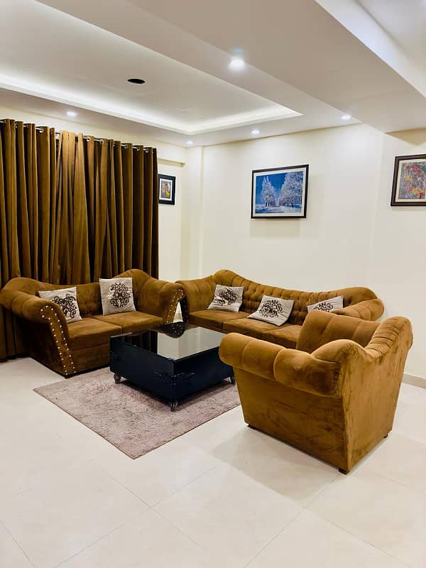 One bed luxury apartment for daily basis rent in behria town lahore 0