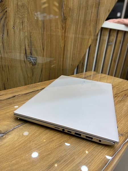 Asus VivoBook S15 i5-10th Gen 24Gb Ram 1Tb SSD 7