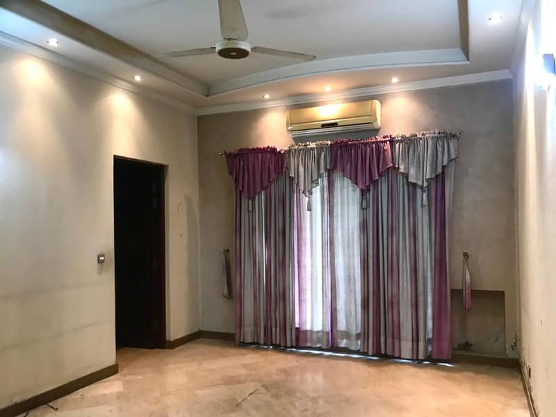 Most Amazing 1 Kanal House Is Available For Rent In PHASE 4 DHA, Lahore. 6