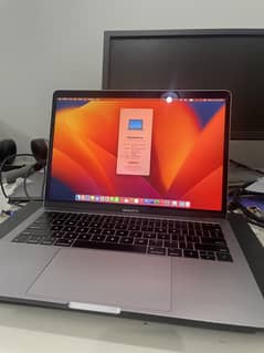 Macbook pro 2017 8gb RAM 128 GB SSD