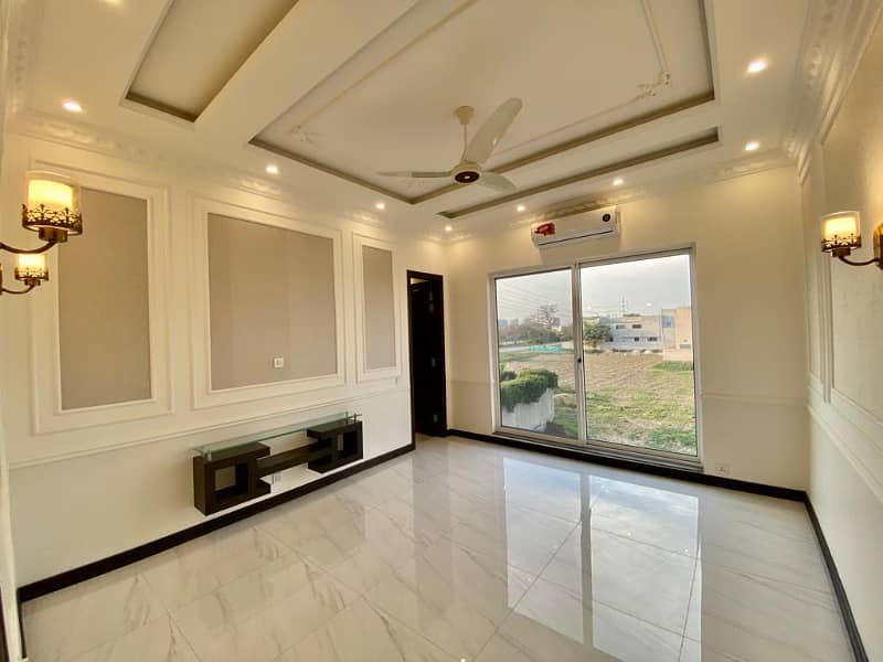 Outstanding Luxury 1 Kanal House Is Available For Rent In PHASE 5 DHA, Lahore. 3