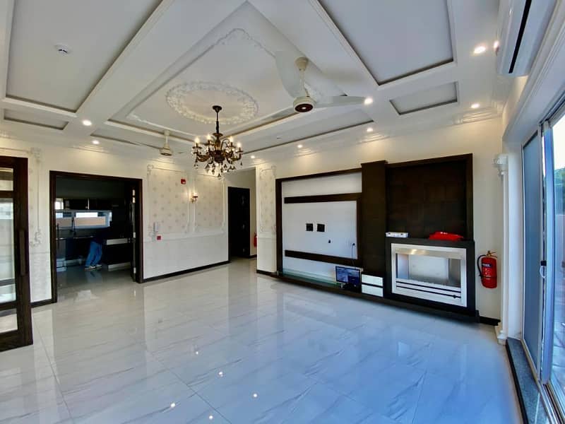 Outstanding Luxury 1 Kanal House Is Available For Rent In PHASE 5 DHA, Lahore. 5