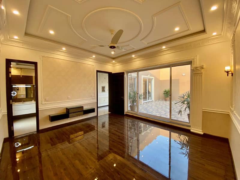 Outstanding Luxury 1 Kanal House Is Available For Rent In PHASE 5 DHA, Lahore. 8