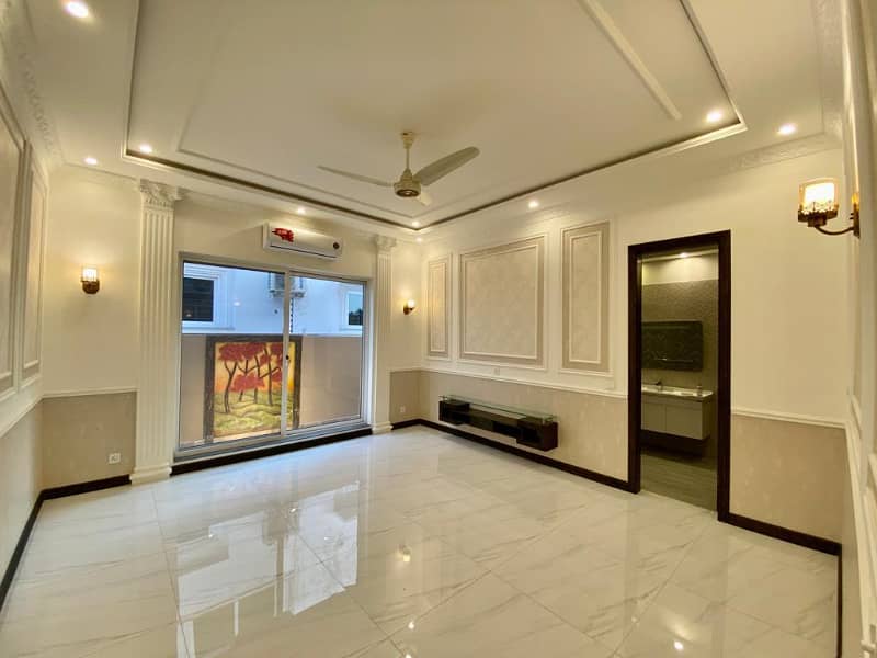 Outstanding Luxury 1 Kanal House Is Available For Rent In PHASE 5 DHA, Lahore. 12