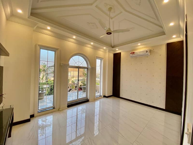 Outstanding Luxury 1 Kanal House Is Available For Rent In PHASE 5 DHA, Lahore. 20