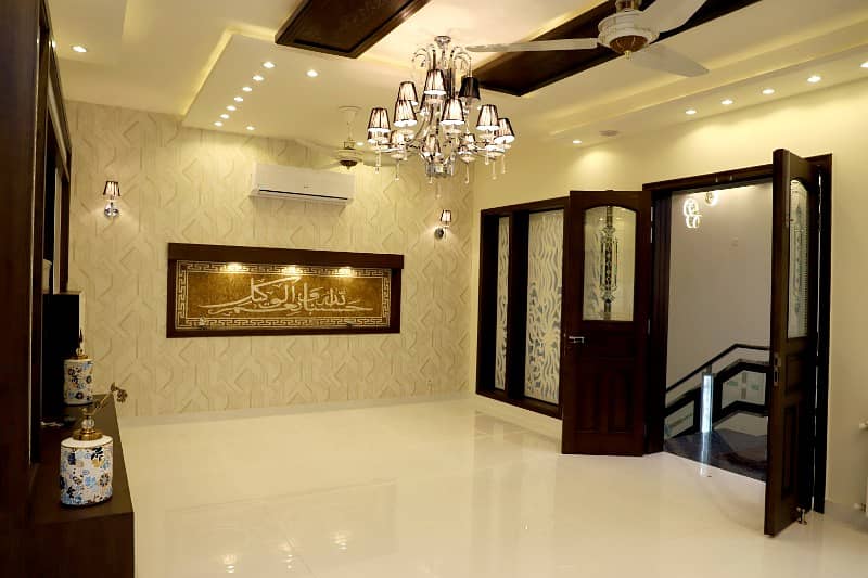 1 Kanal Slightly Used Galleria Design Royal Place Out Class Modern Luxury Bungalow In Dha Phase V 11