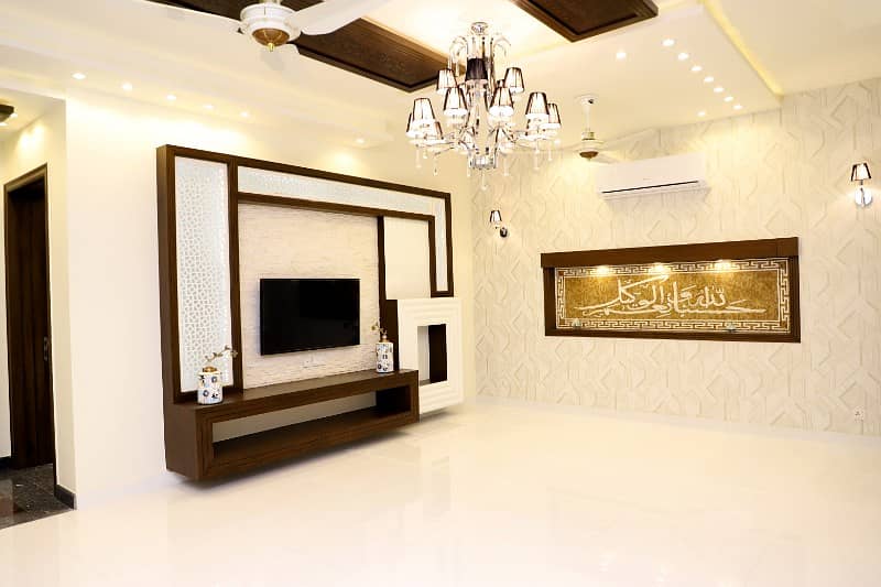 1 Kanal Slightly Used Galleria Design Royal Place Out Class Modern Luxury Bungalow In Dha Phase V 9