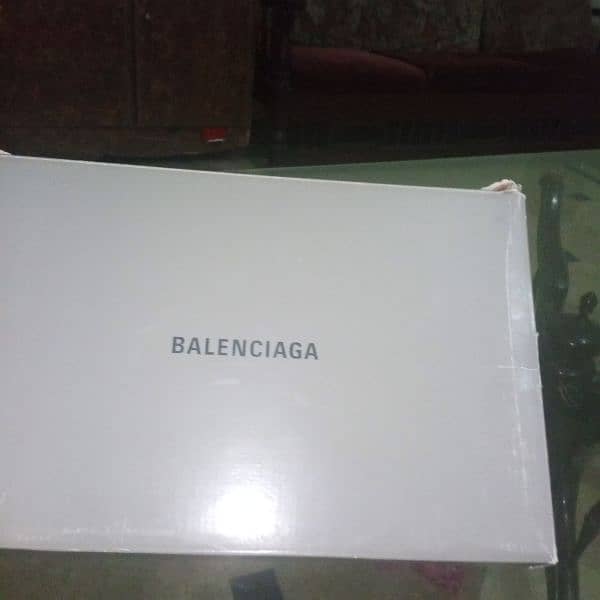 imported joggers Brand Balenciaga 4