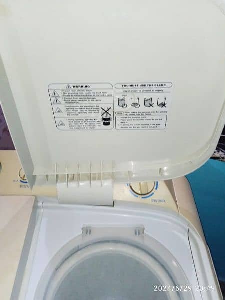 Haier washing machine twin tub model number HWM80-11S 14