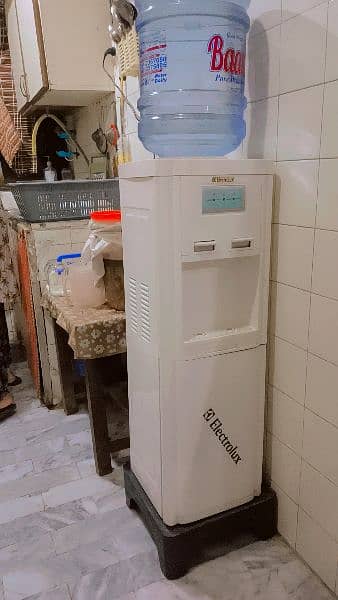 Electrolux water dispenser in best condition 0