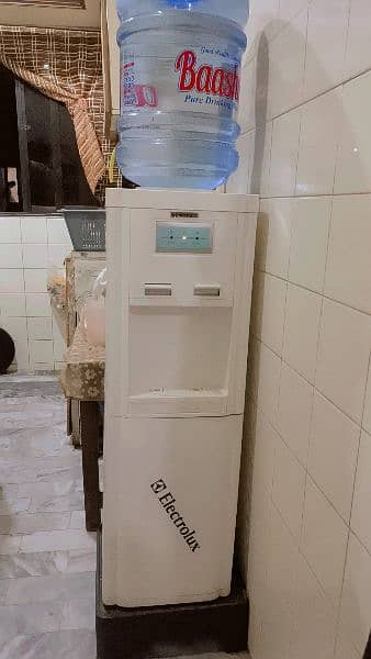 Electrolux water dispenser in best condition 2