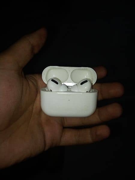 USED AIRPODS PRO IT'S NOT ORIGINAL 0