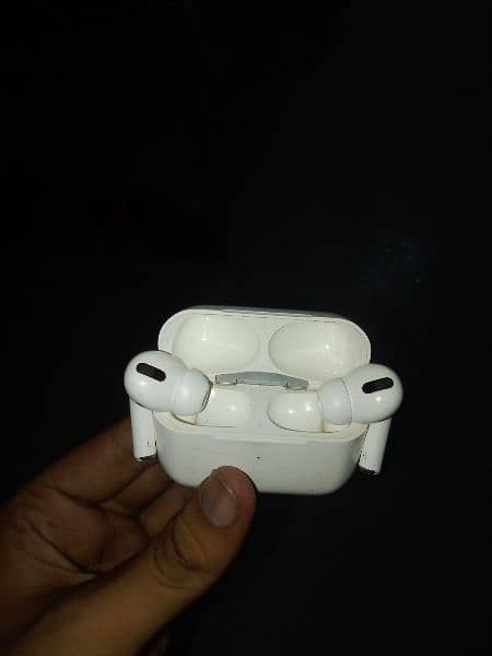 USED AIRPODS PRO IT'S NOT ORIGINAL 2