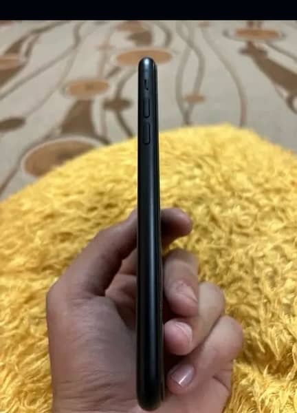 iPhone XR 1