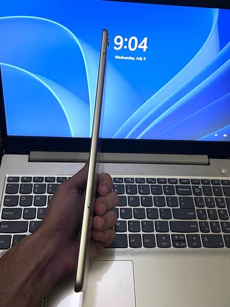 iPad Pro (9.7-inch) 10/10 Condition 2