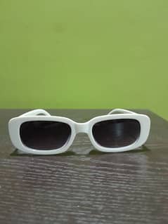white sun glasses