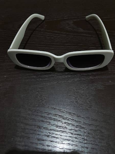 white sun glasses 2