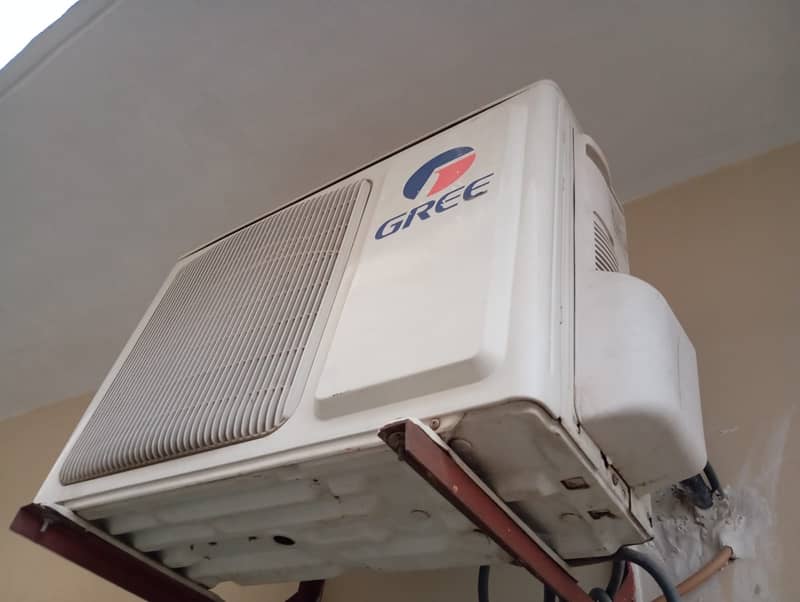 Gree AC for sale in Excellet working condition 6