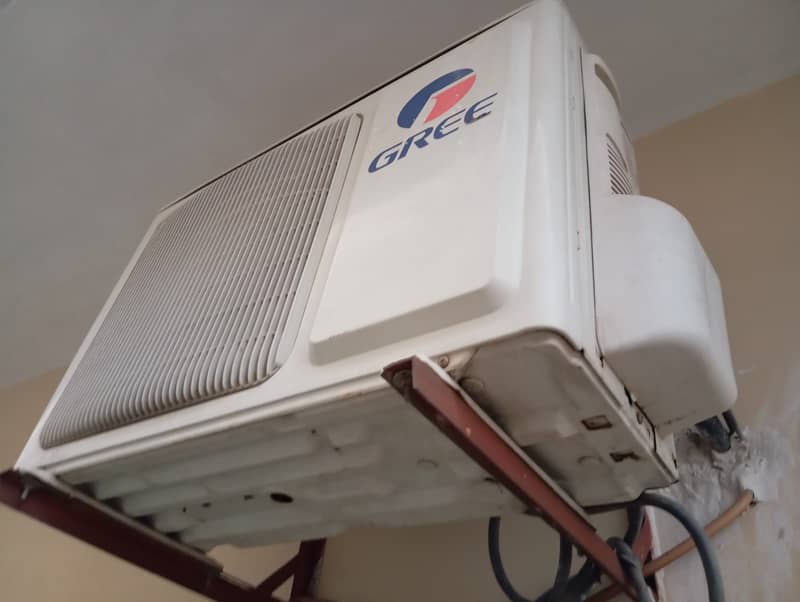 Gree AC for sale in Excellet working condition 7