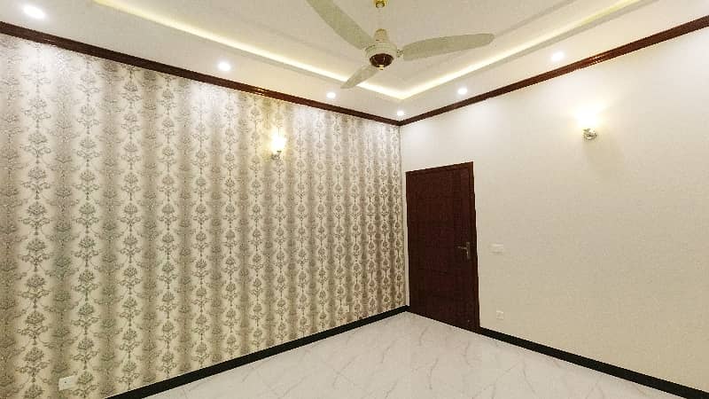 Prime Location House Of 10 Marla In State Life Phase 1 - Block F Is Available 8