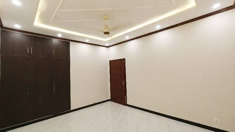 Prime Location House Of 10 Marla In State Life Phase 1 - Block F Is Available 11