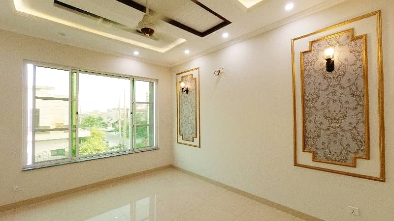 Prime Location House Of 10 Marla In State Life Phase 1 - Block F Is Available 13