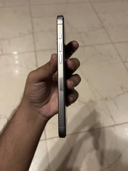 Iphone 15 Pro Max 256GB Natural Titanium 4