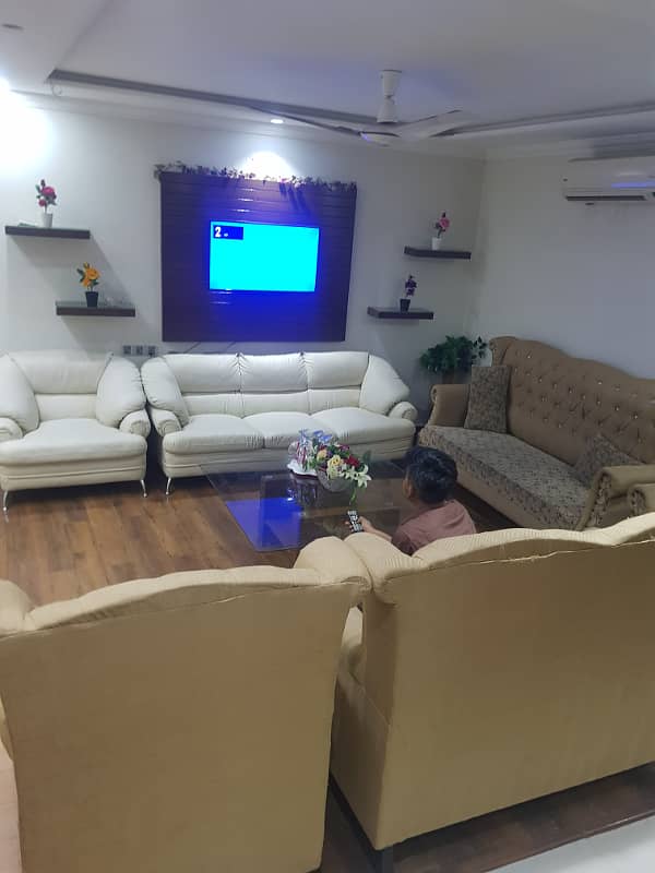 Par Day short time Two BeD Room apartment Available for rent in Bahria town phase 4 and 6 empire Heights 2 Family apartment 0